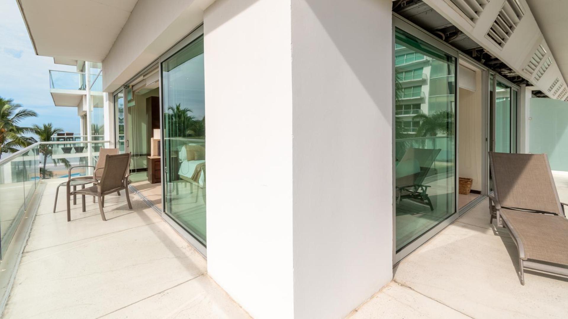 Peninsula T3 1a Luxurious Ocean View Getaway By Kivoya Apartment