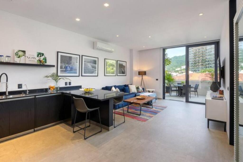 1 Bd In The Heart Of Romantic Zone