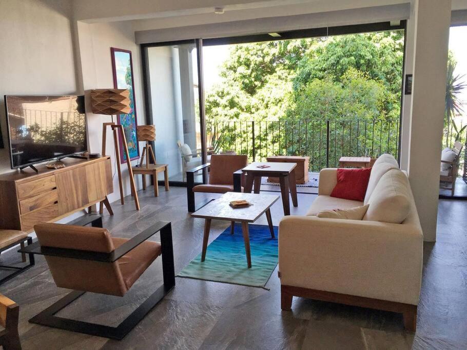 Modern Living Close To Everything Apartment *