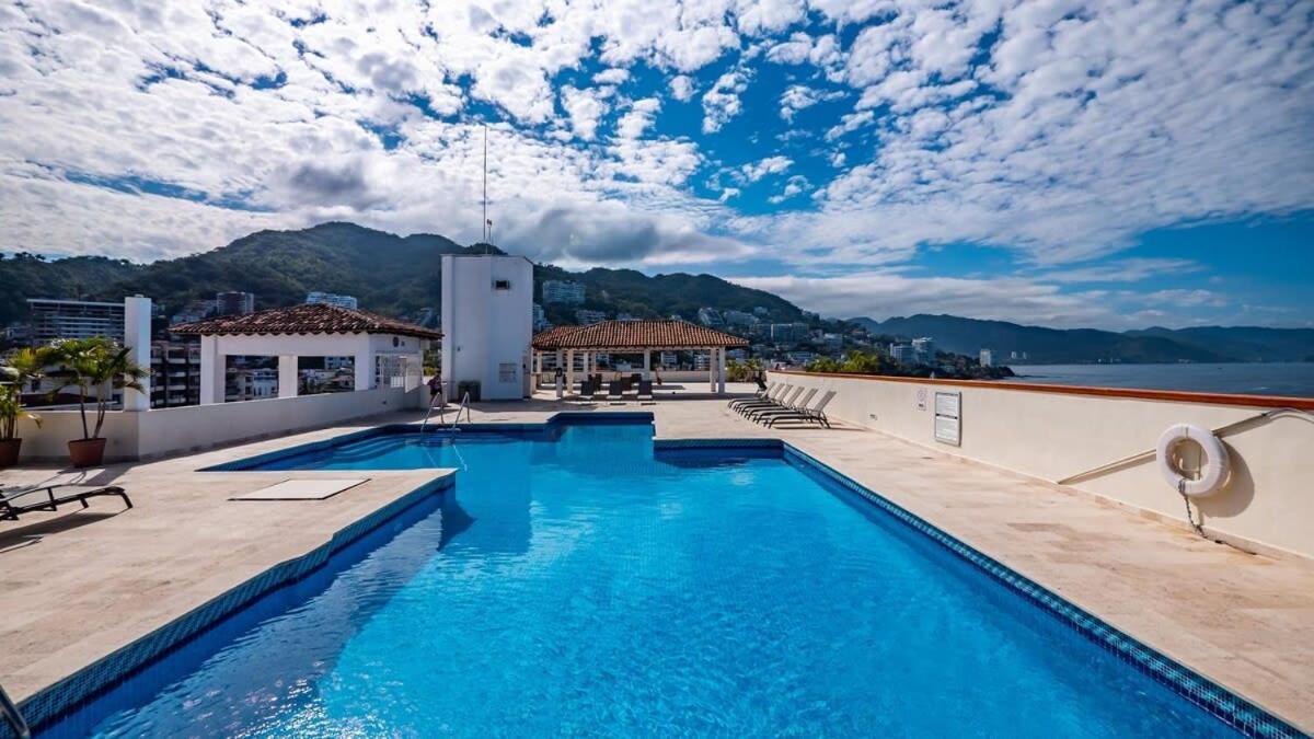 Apartment Ocean View 2br Condo-balcony-beach-pool *