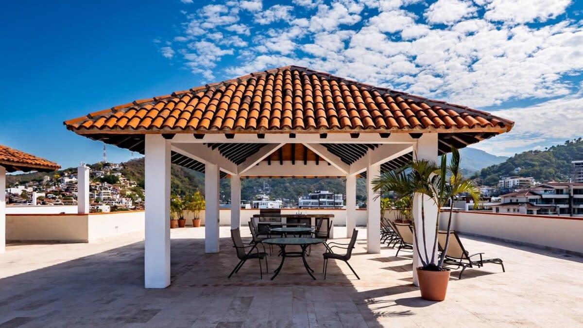 Ocean View 2br Condo-balcony-beach-pool