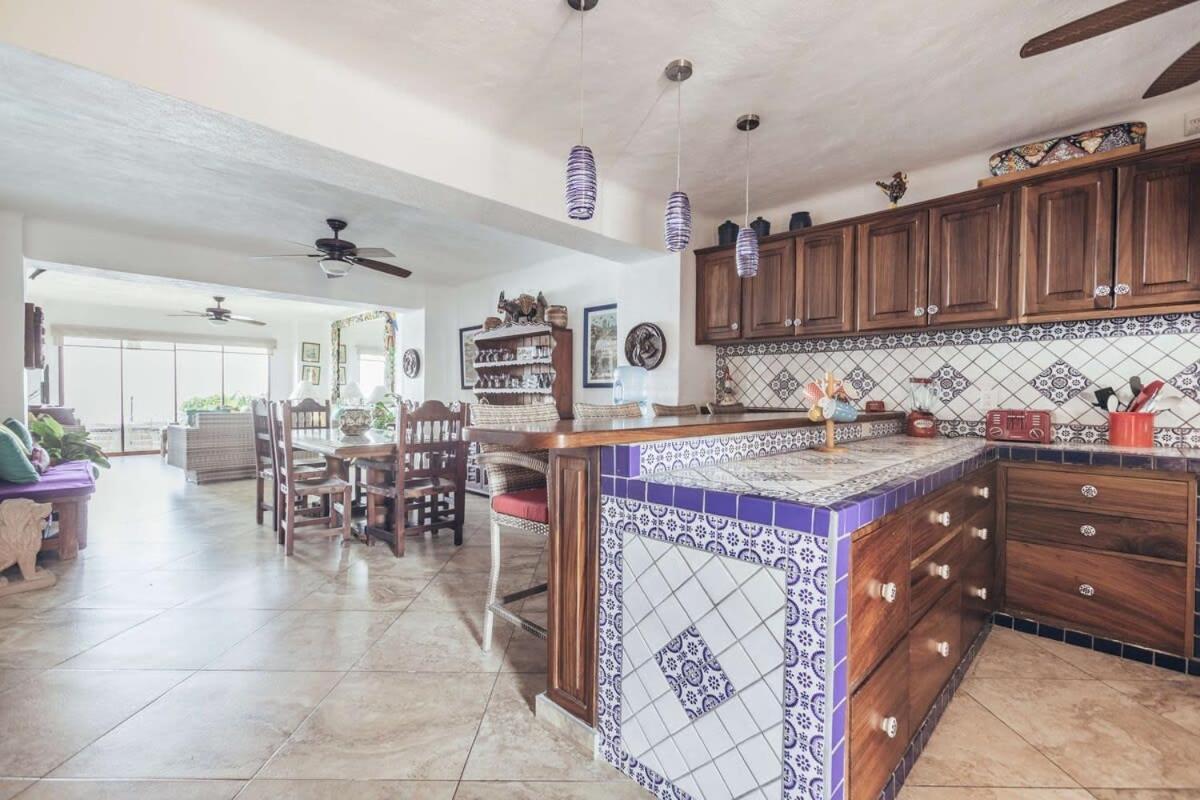 Apartment Ocean View 2br Condo-balcony-beach-pool *
