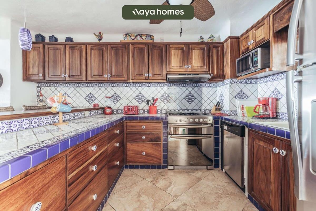 Ocean View 2br Condo-balcony-beach-pool Apartment