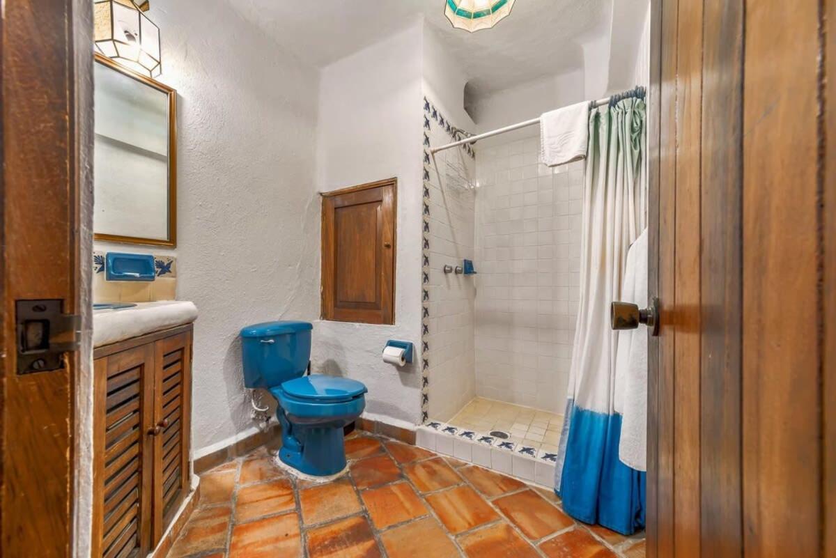 Ocean View 2br Condo-balcony-beach-pool Apartment