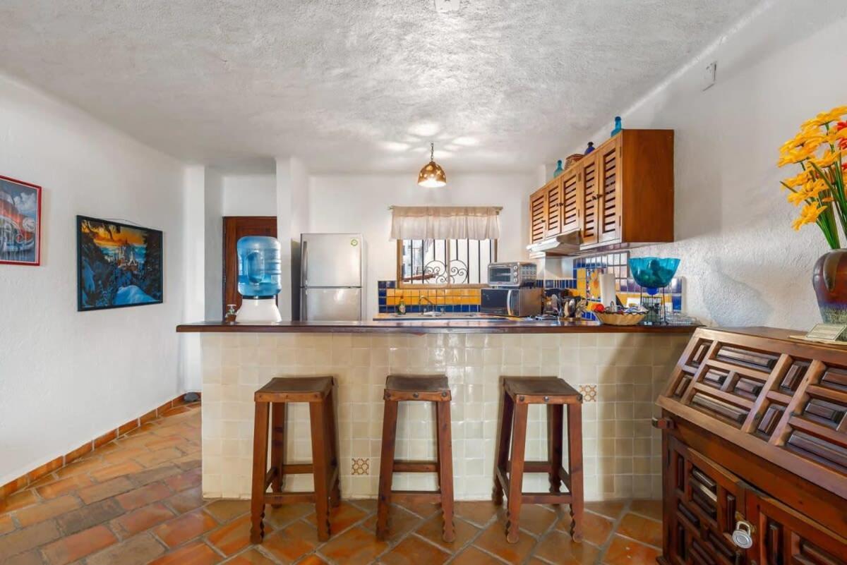 Ocean View 2br Condo-balcony-beach-pool *