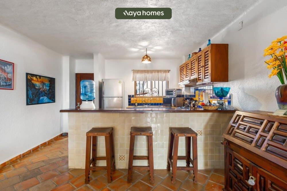 Ocean View 2br Condo-balcony-beach-pool *