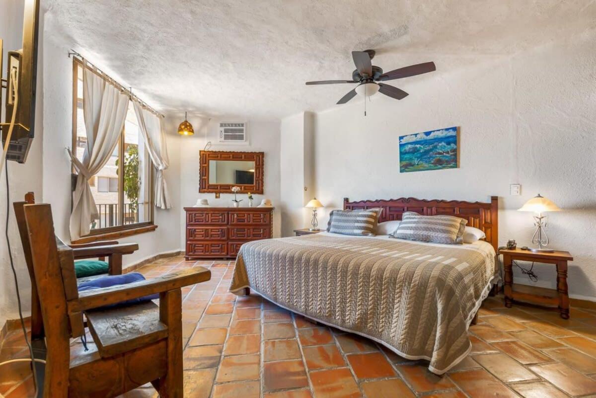 Ocean View 2br Condo-balcony-beach-pool Apartment *