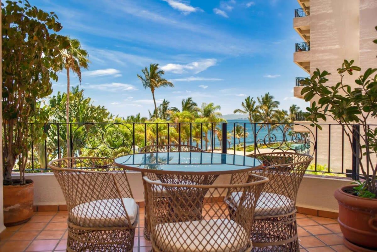 Apartment Ocean View 2br Condo-balcony-beach-pool