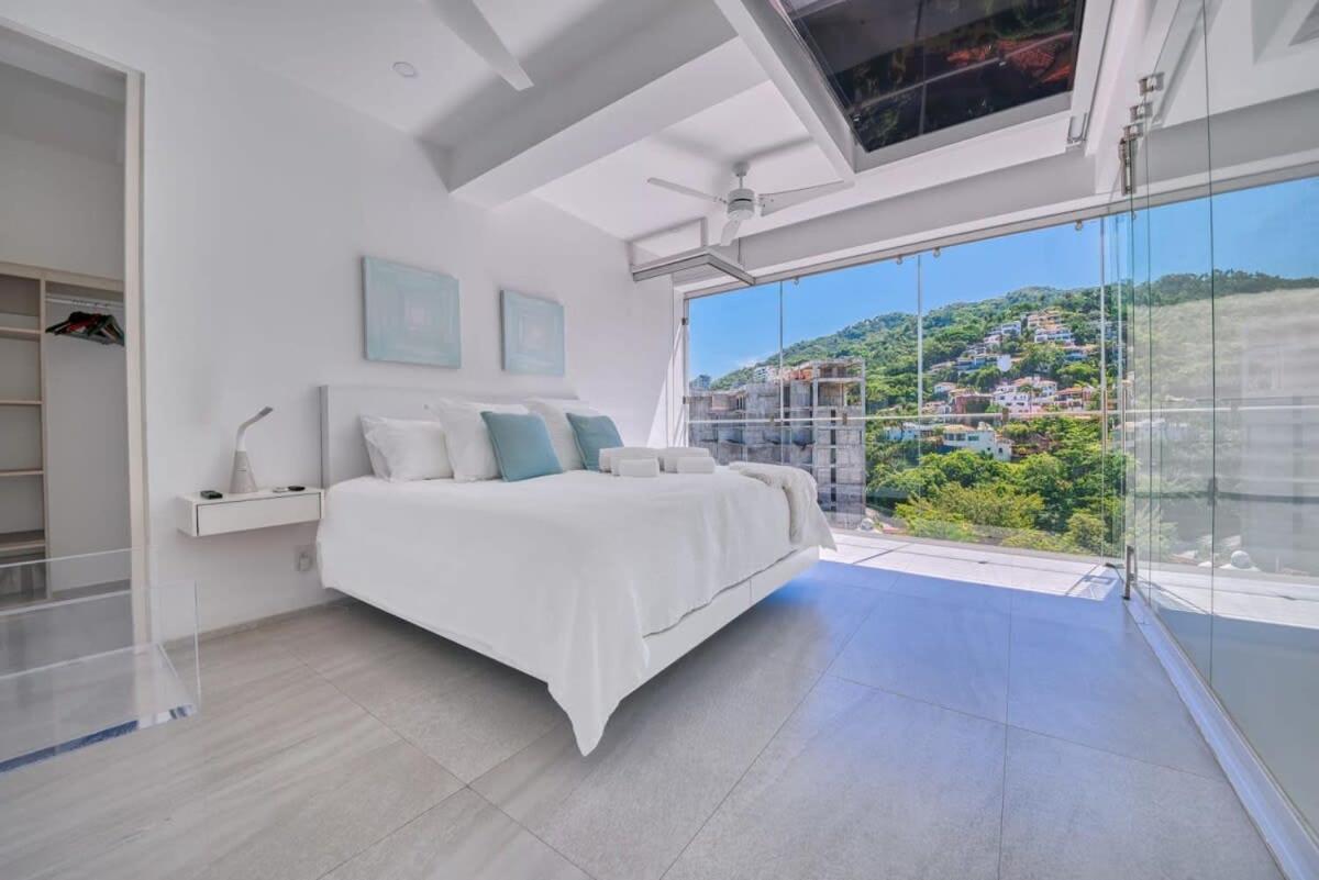 Orchid, Penthouse 8d