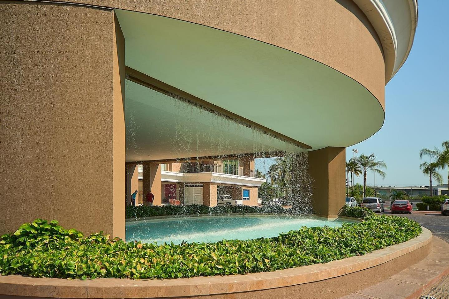 Grand Venetian Beachfront
