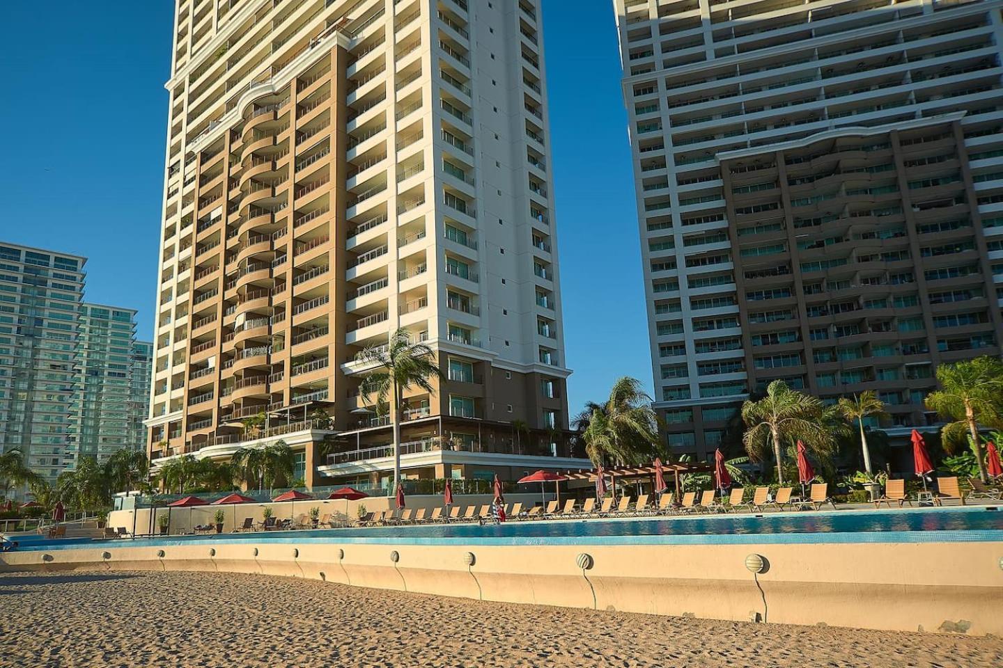 Apartment Grand Venetian Beachfront