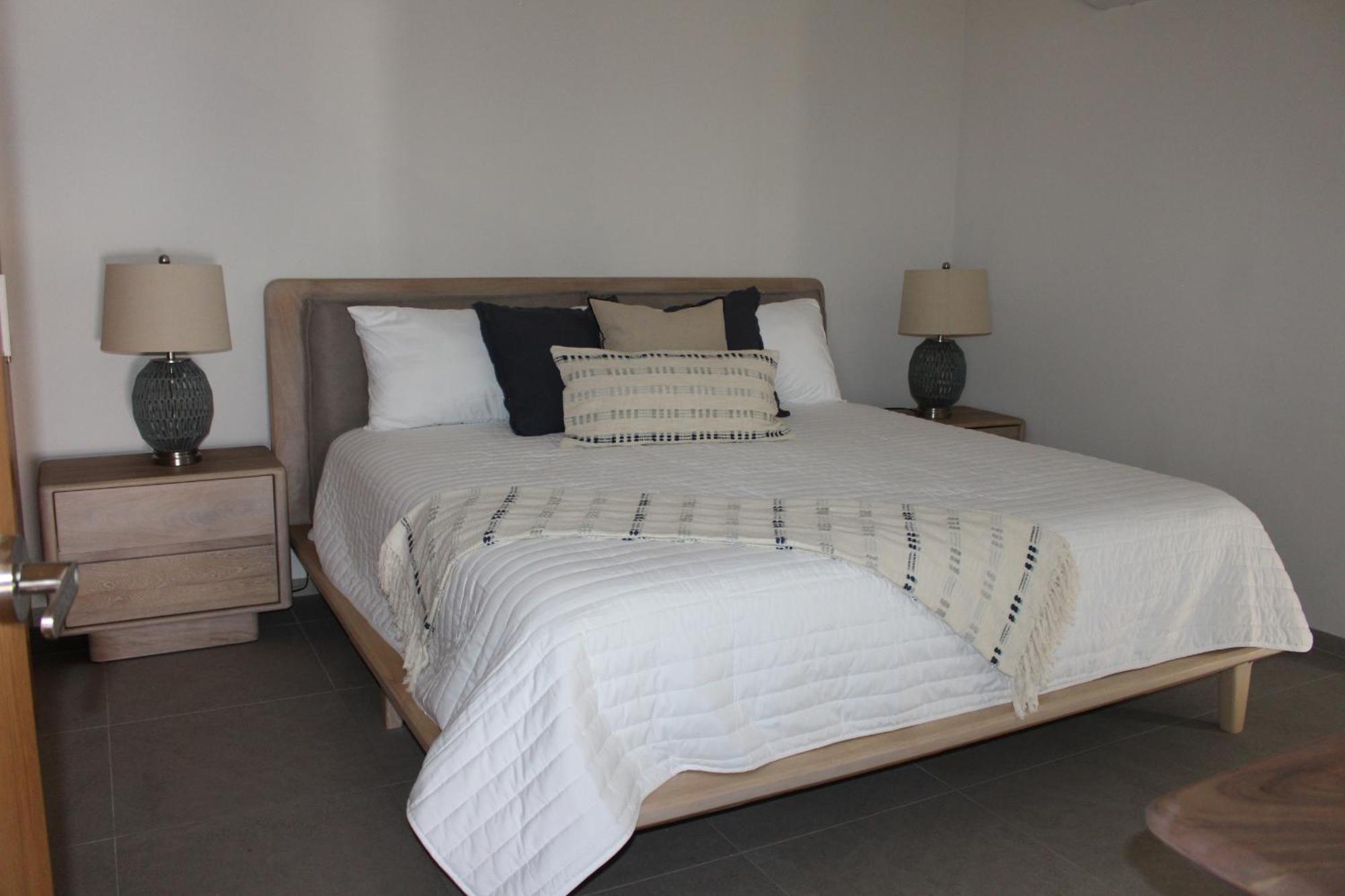 Apartment 105 Downtown, Rooftop - Ocean View *