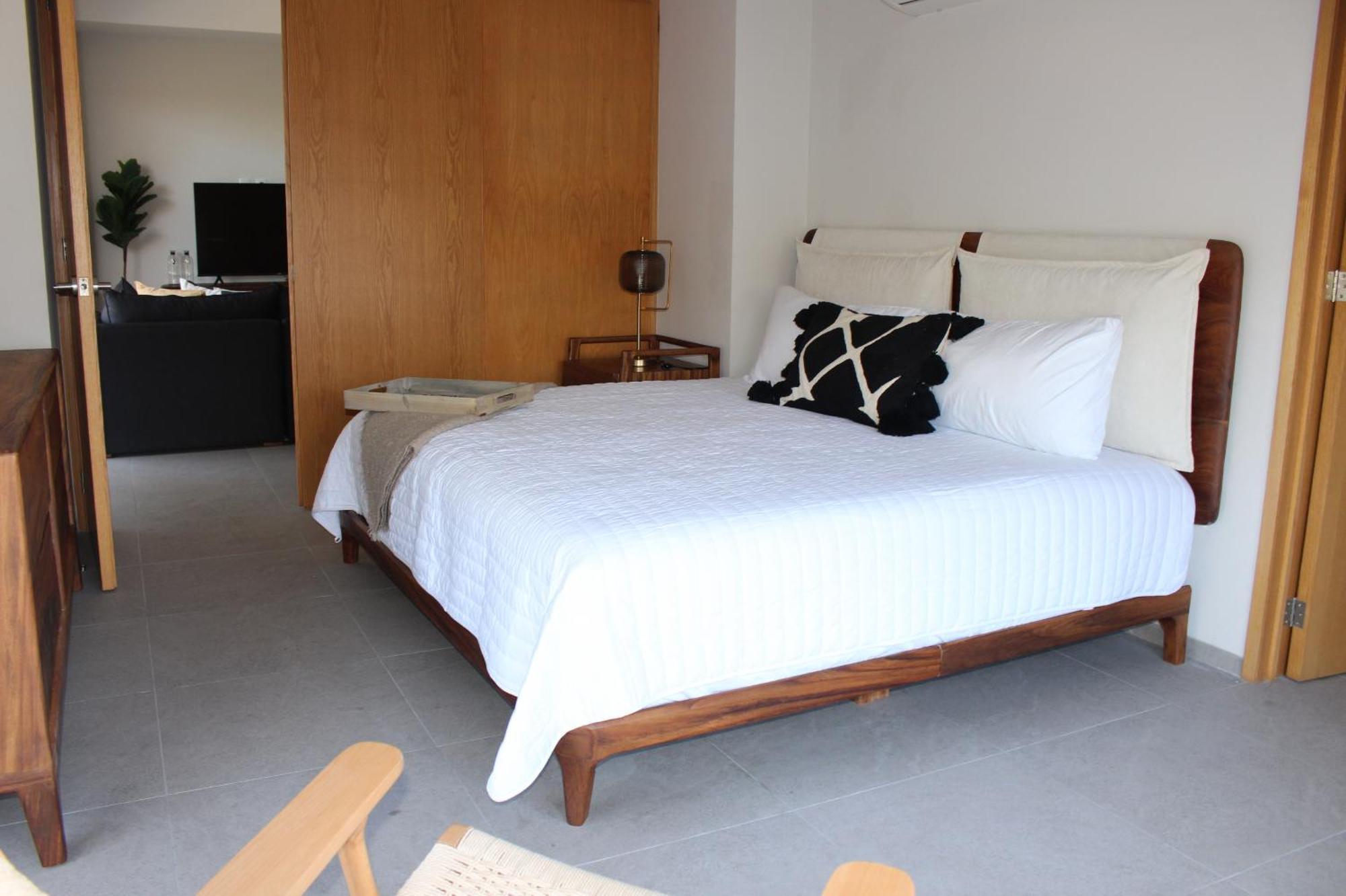 105 Downtown, Rooftop - Ocean View Apartment *