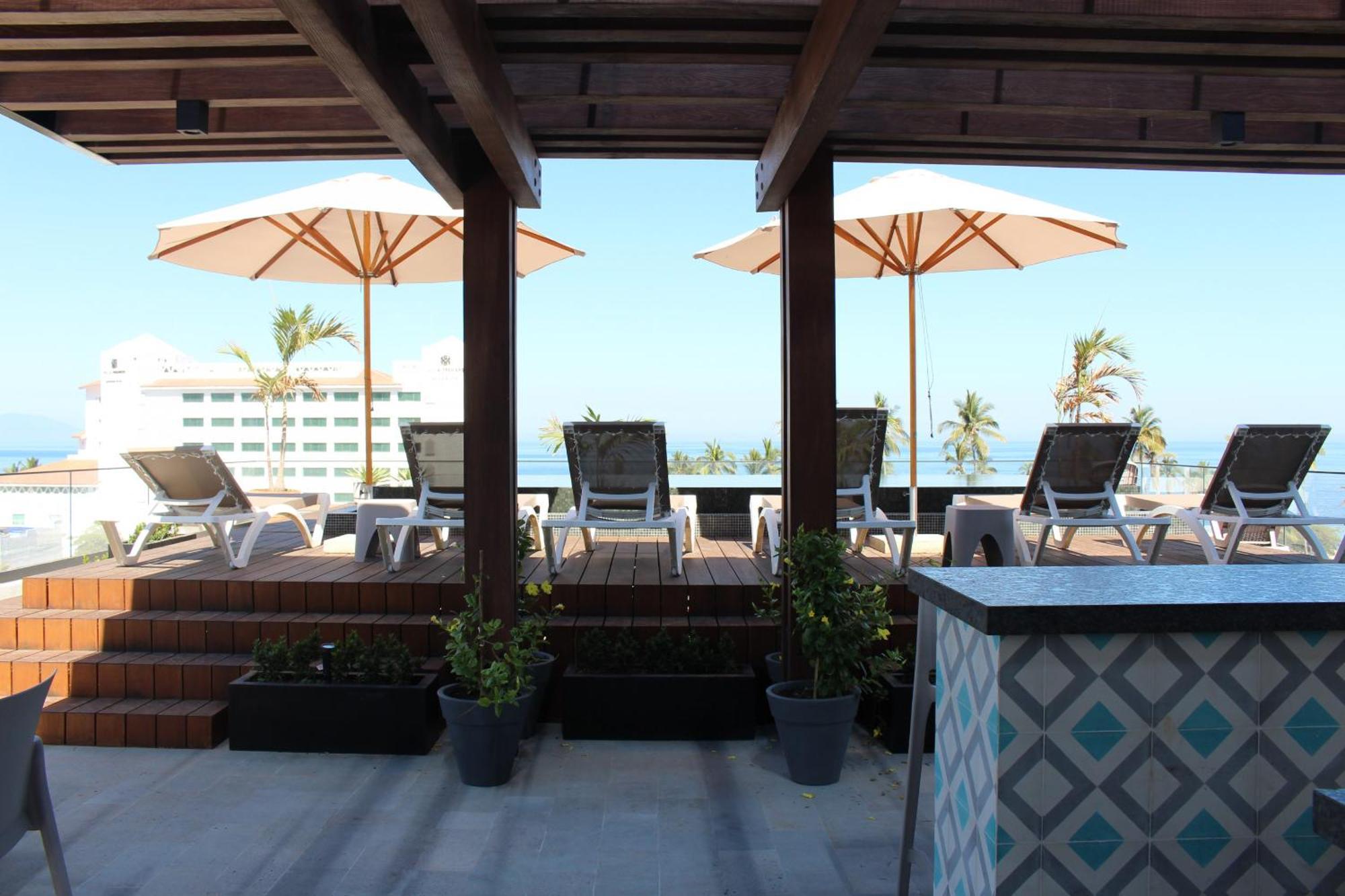 Apartment 105 Downtown, Rooftop - Ocean View