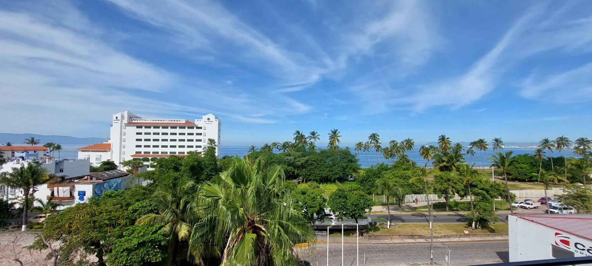 Apartment 105 Downtown, Rooftop - Ocean View