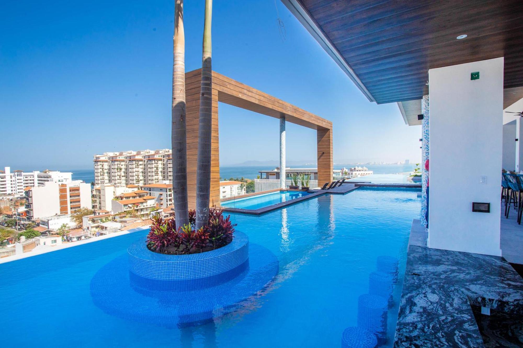 New Large Balcony, Hot Tub, Gym Puerto Vallarta