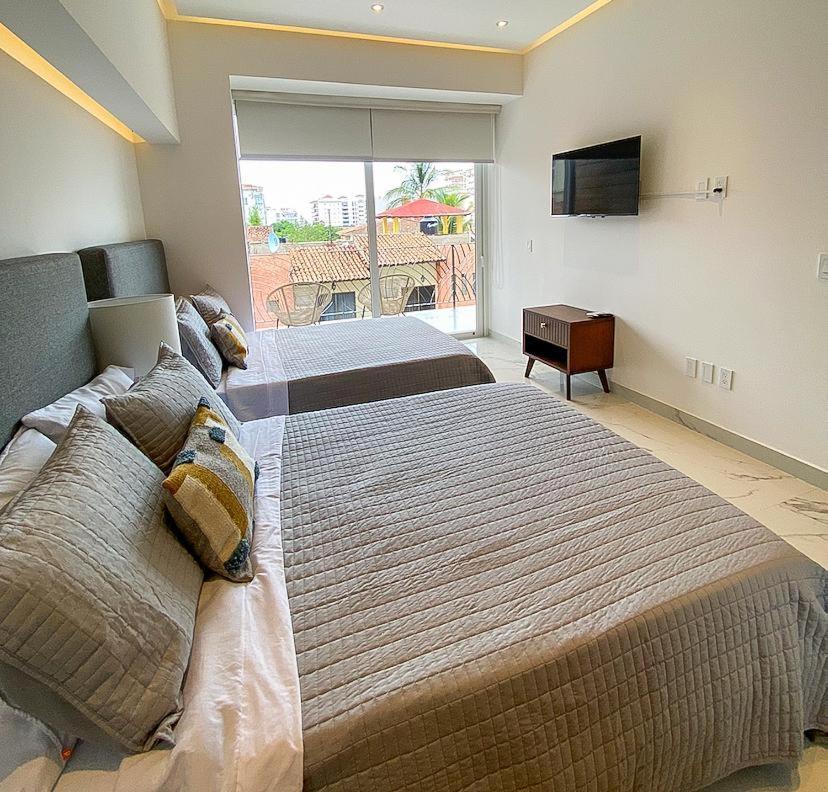 New Large Balcony, Hot Tub, Gym * Puerto Vallarta