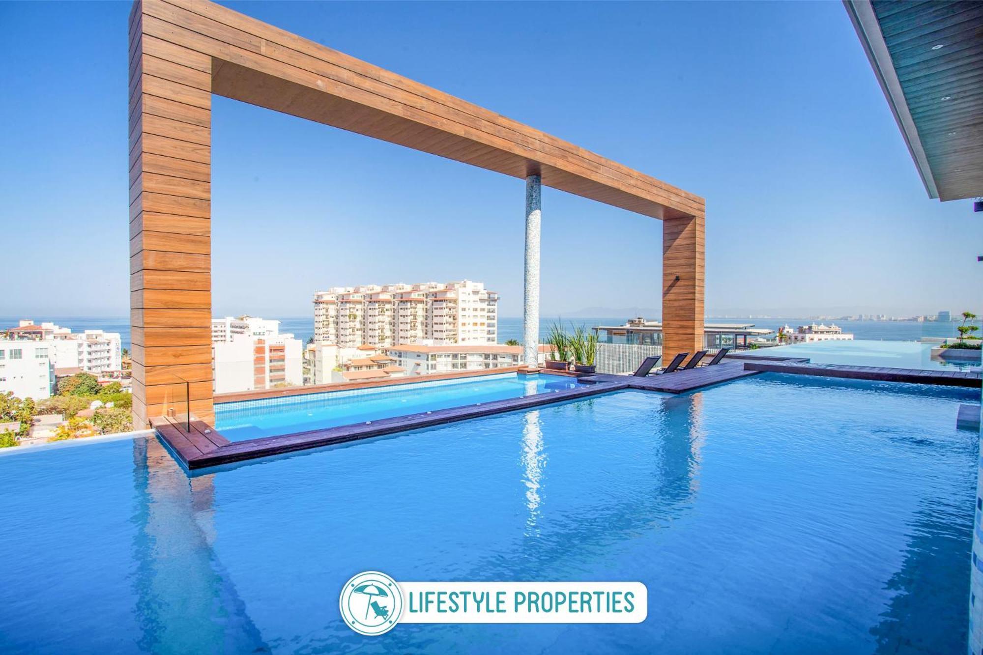 New Large Balcony, Hot Tub, Gym Puerto Vallarta