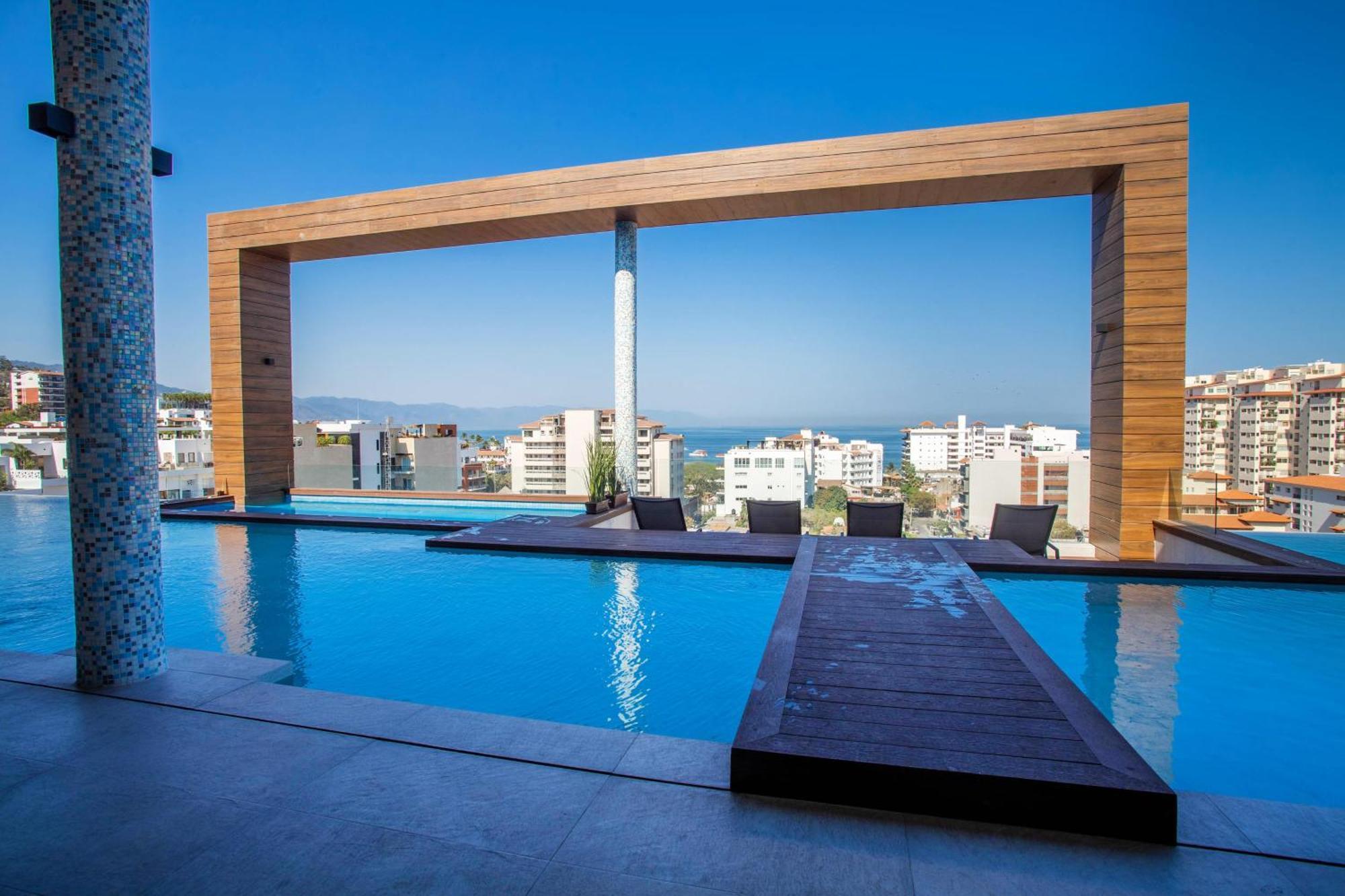 New Large Balcony, Hot Tub, Gym * Puerto Vallarta