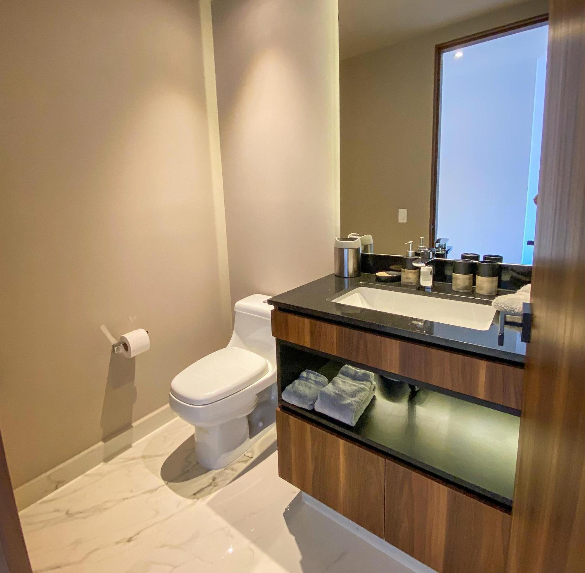 New Large Balcony, Hot Tub, Gym * Puerto Vallarta