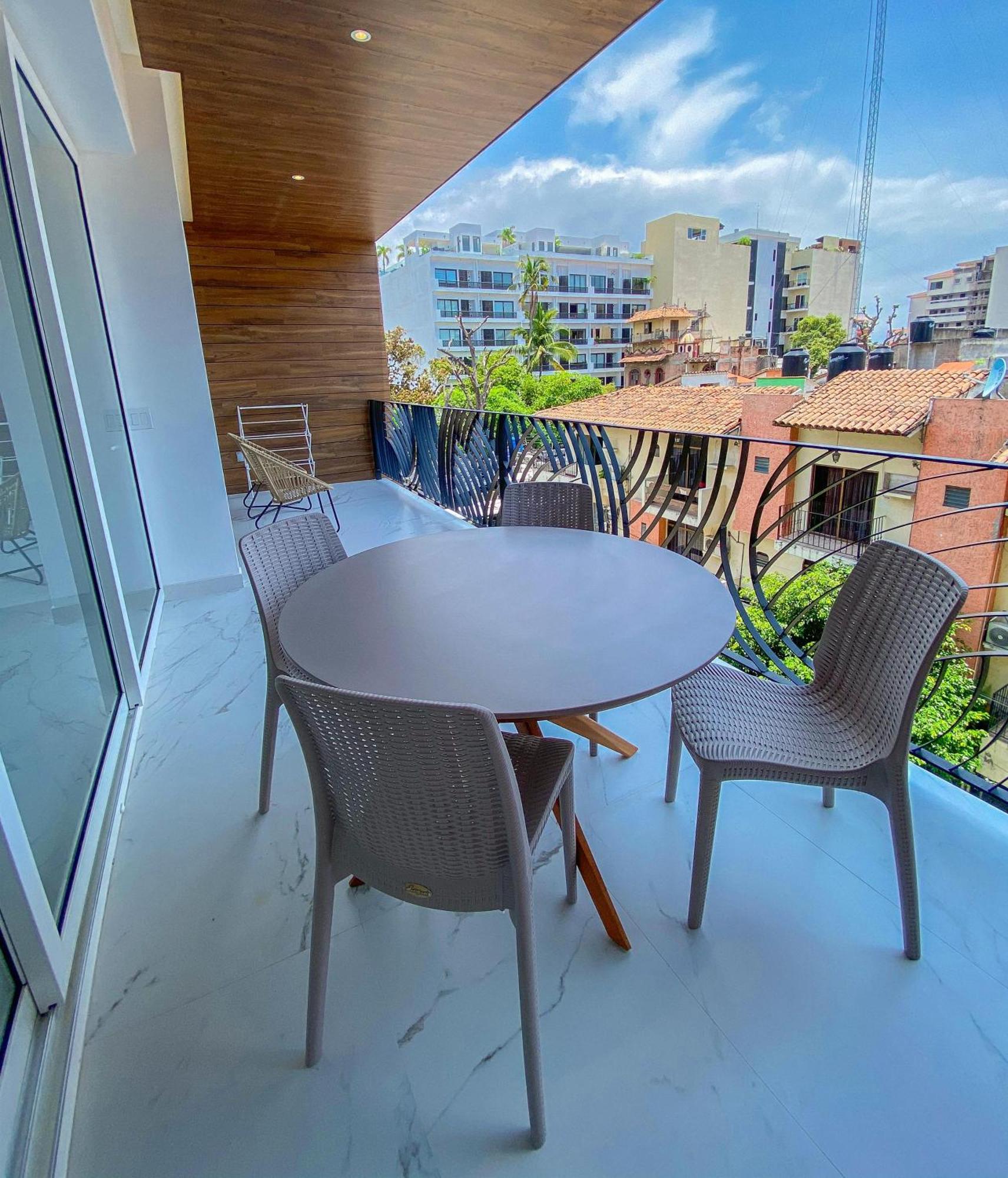 New Large Balcony, Hot Tub, Gym Сasa de vacaciones