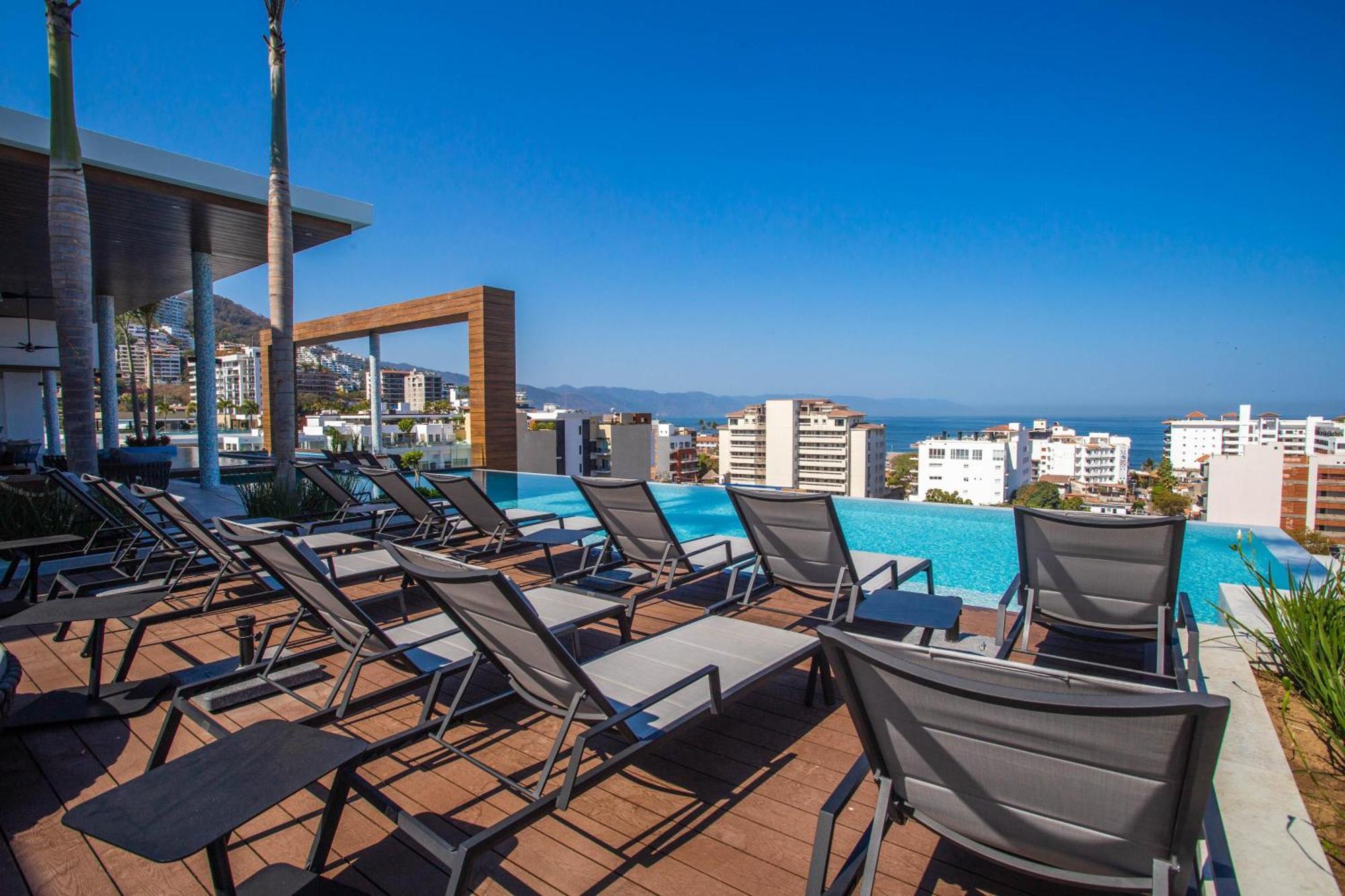 New Large Balcony, Hot Tub, Gym Puerto Vallarta