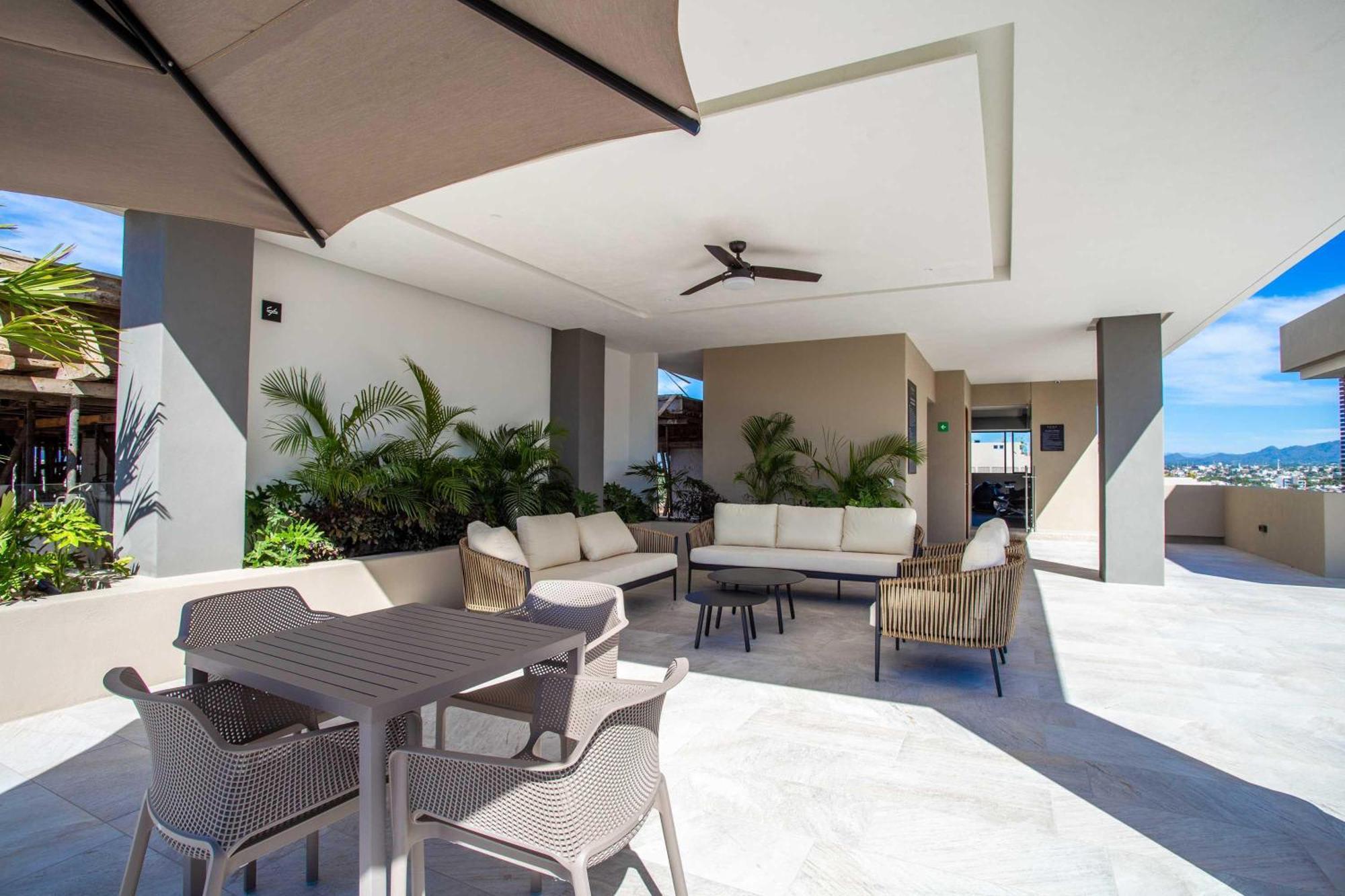 Floor Skyline 2br In Versalles *