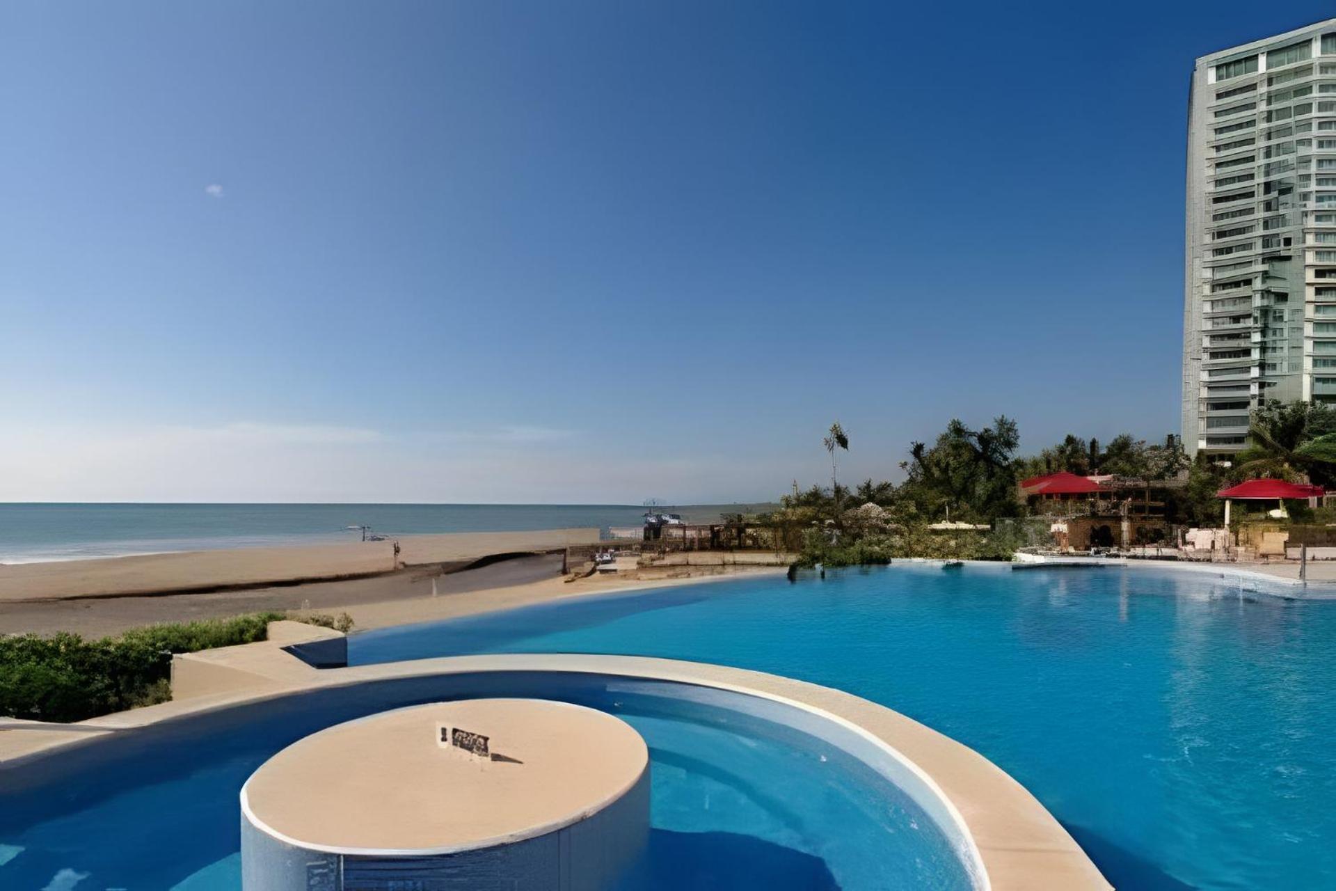 2condo With Balcony Sharing - Outstanding! *