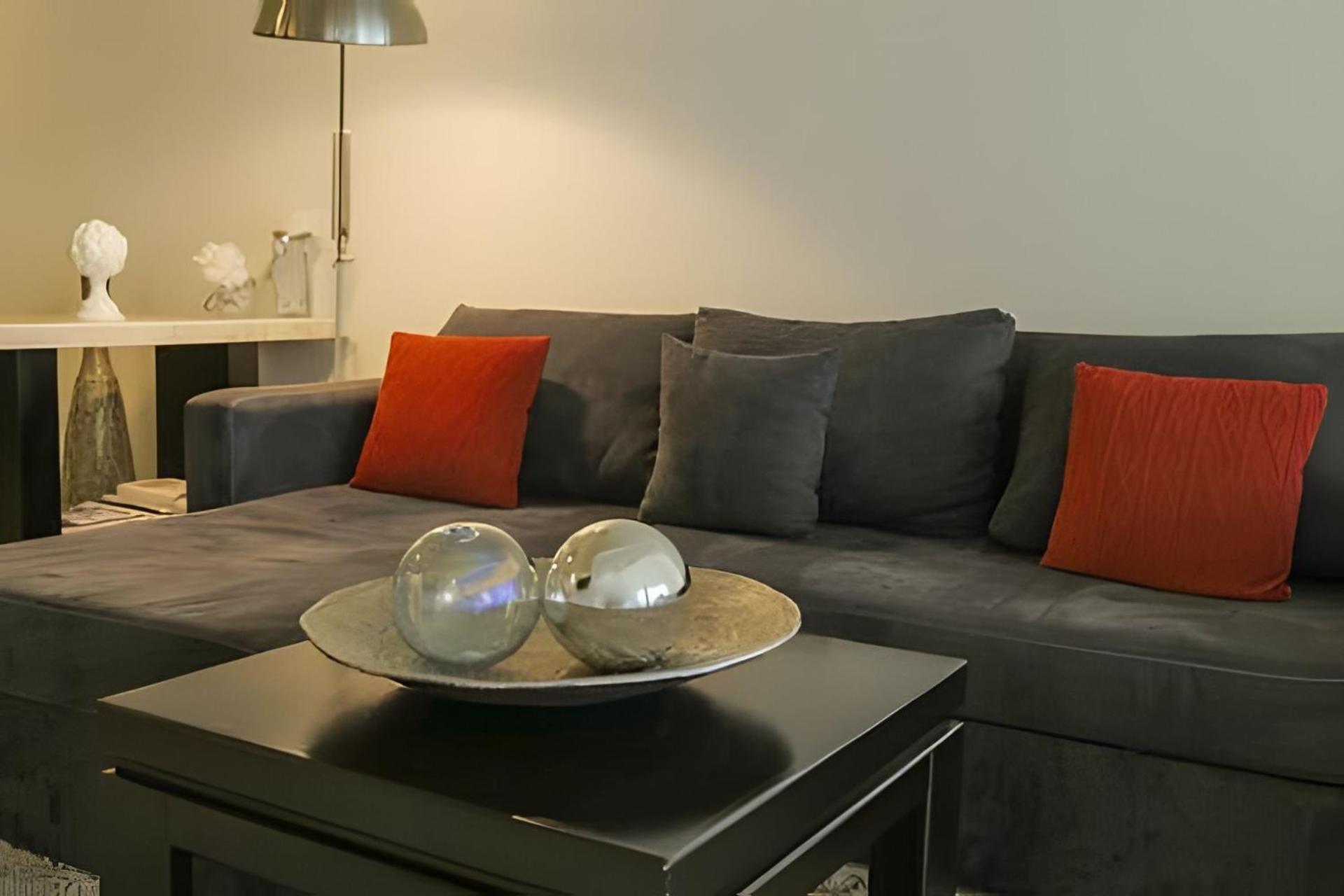 2condo With Balcony Sharing - Outstanding!