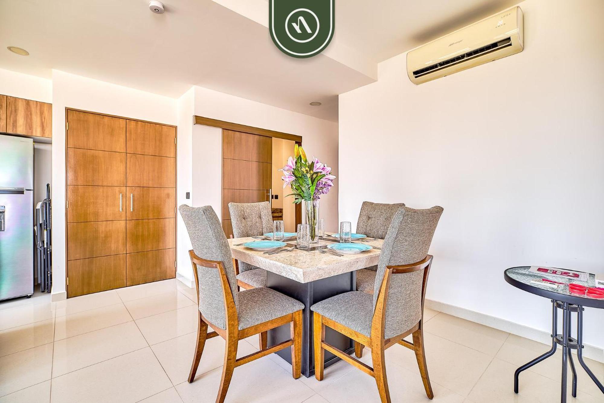 Apartamento 1br With Private Balcony - Zone *