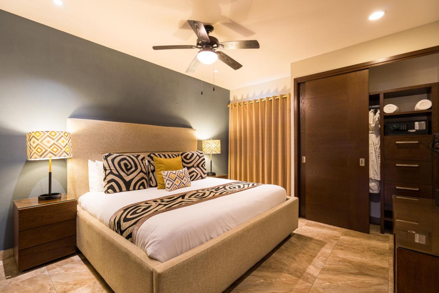Pinnacle 220 Hotel