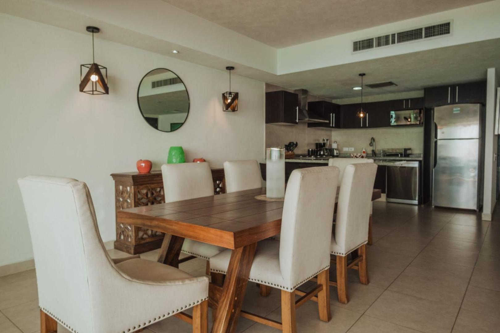 Grand Venetian Beachfront Apartment