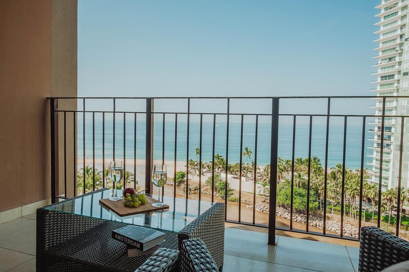 Apartment Grand Venetian Beachfront Puerto Vallarta