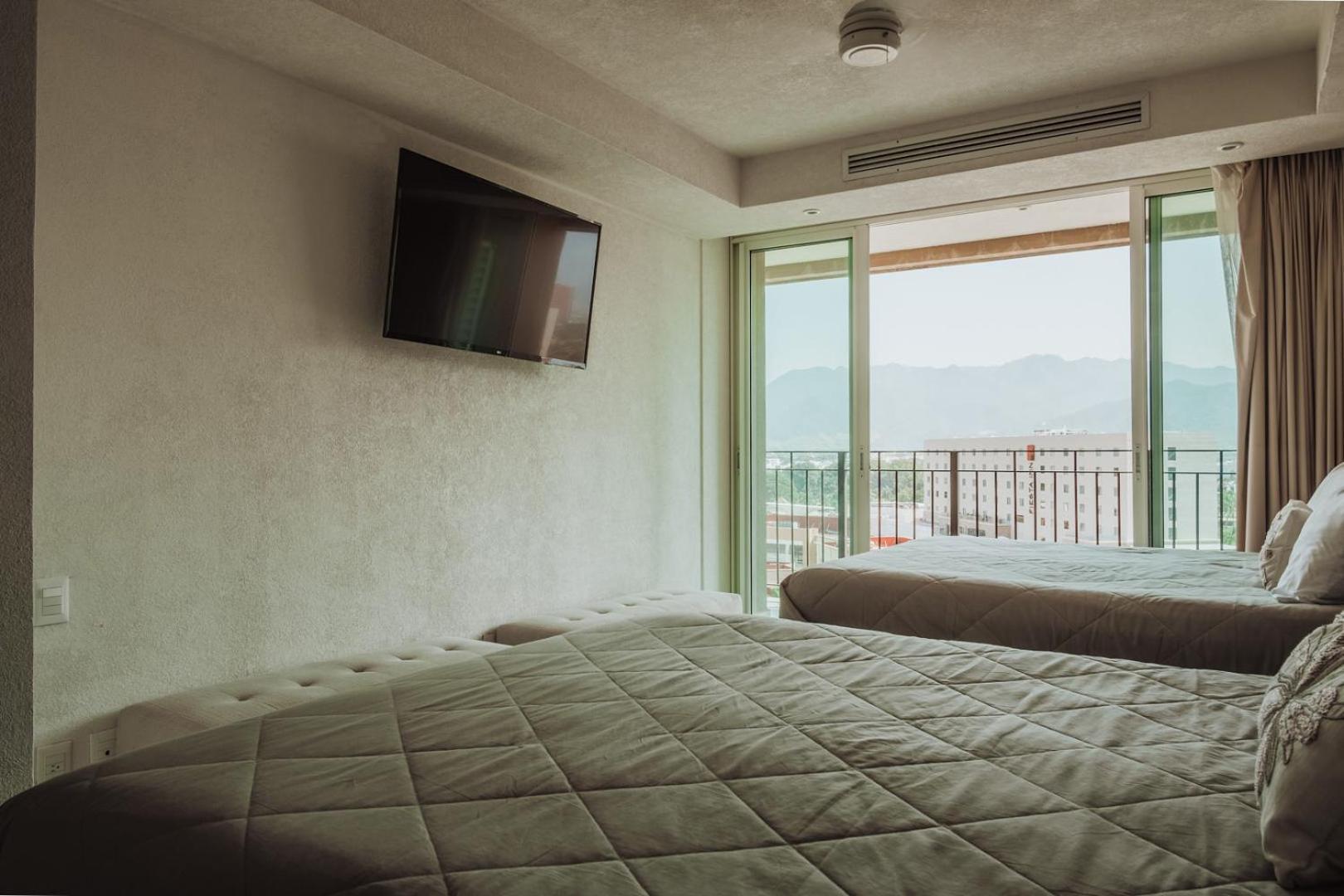 Grand Venetian Beachfront Apartment *