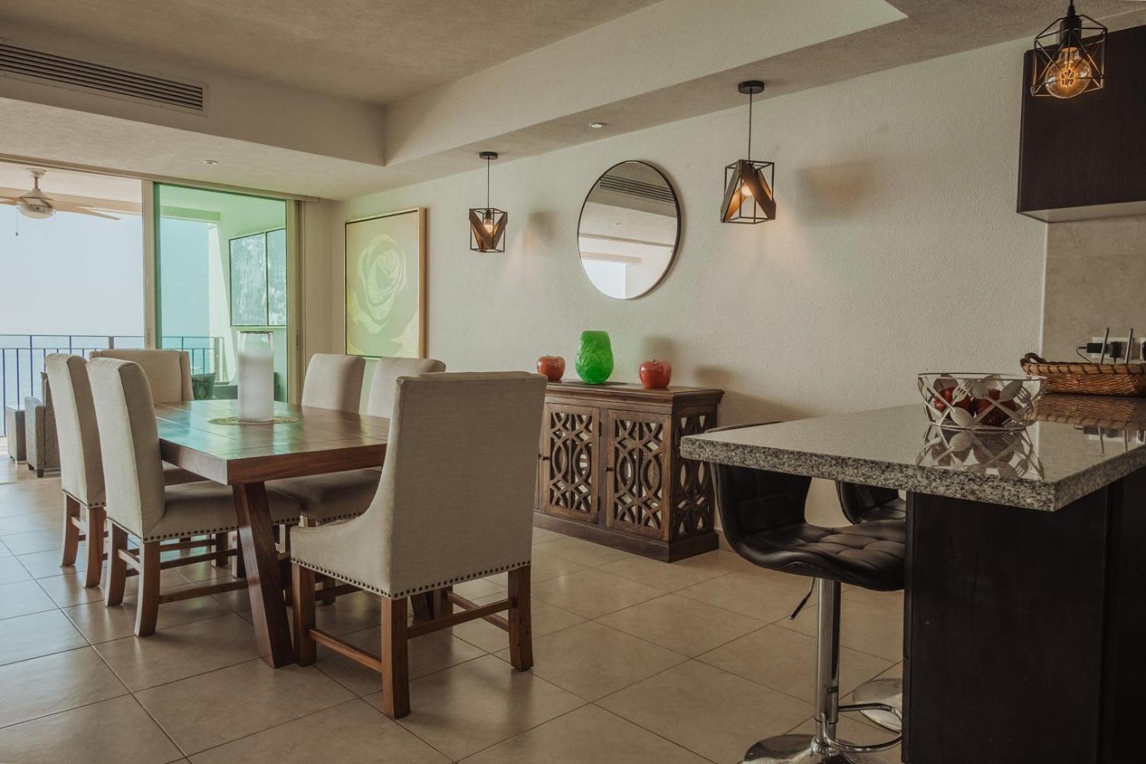 Grand Venetian Beachfront Apartment *