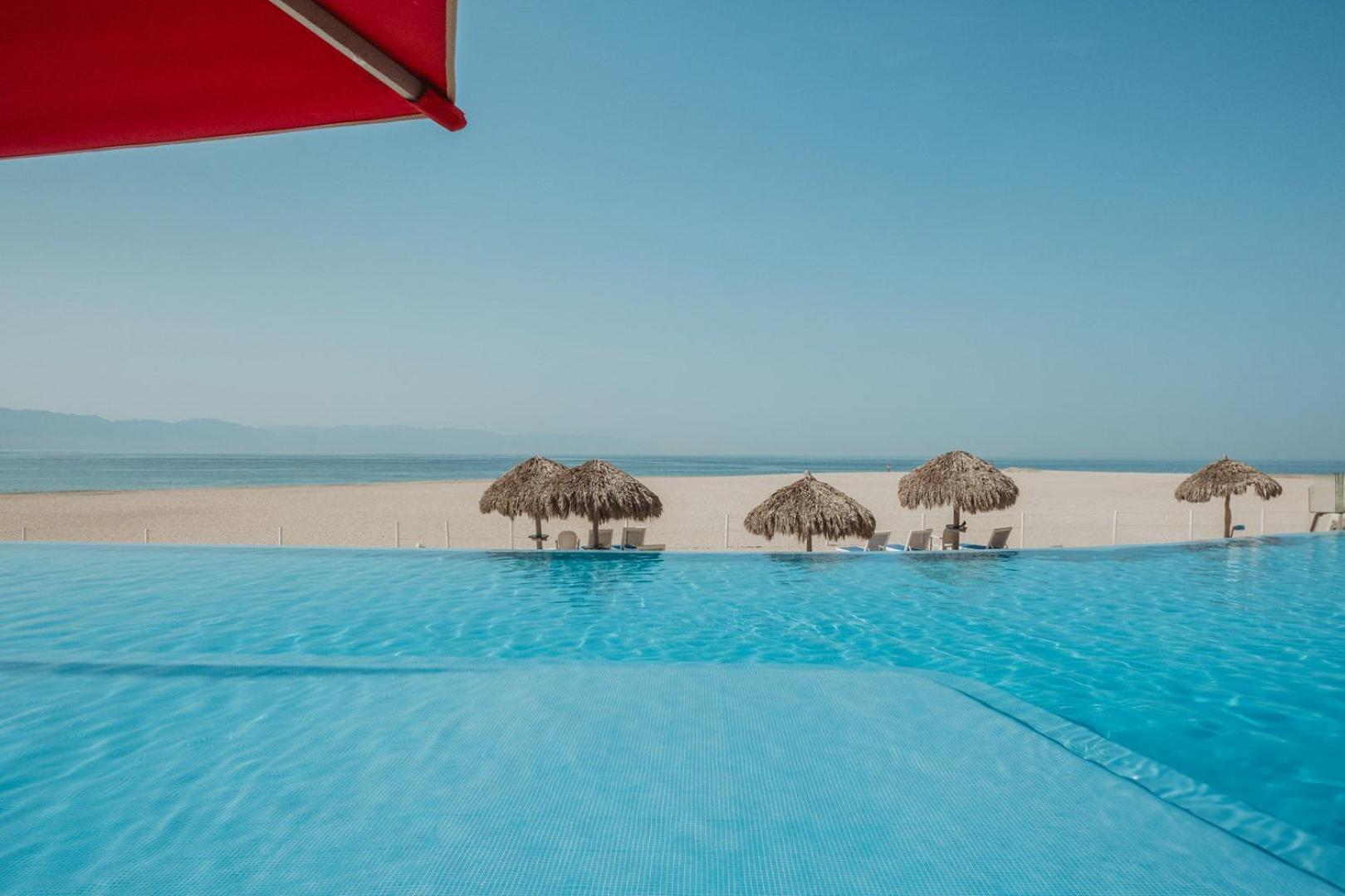 Grand Venetian Beachfront Apartment