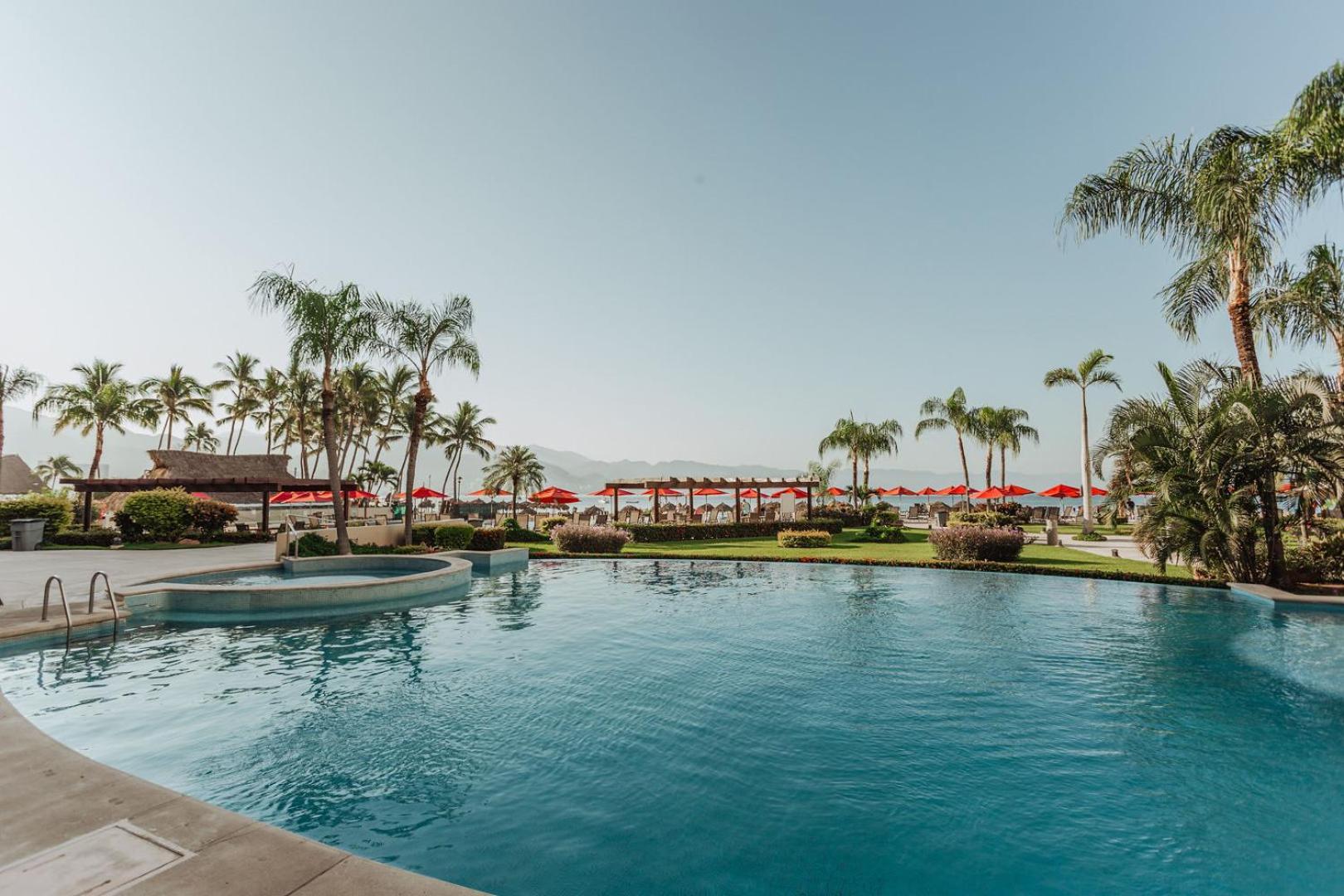 Grand Venetian Beachfront Apartment Puerto Vallarta