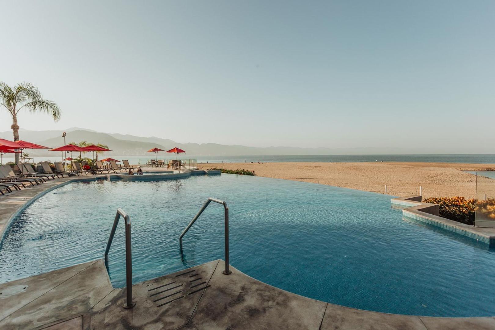 Grand Venetian Beachfront