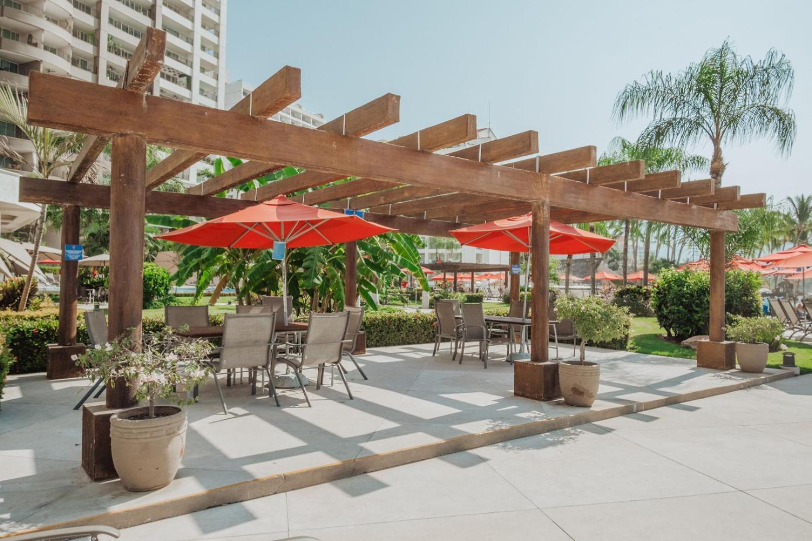 Grand Venetian Beachfront Apartment