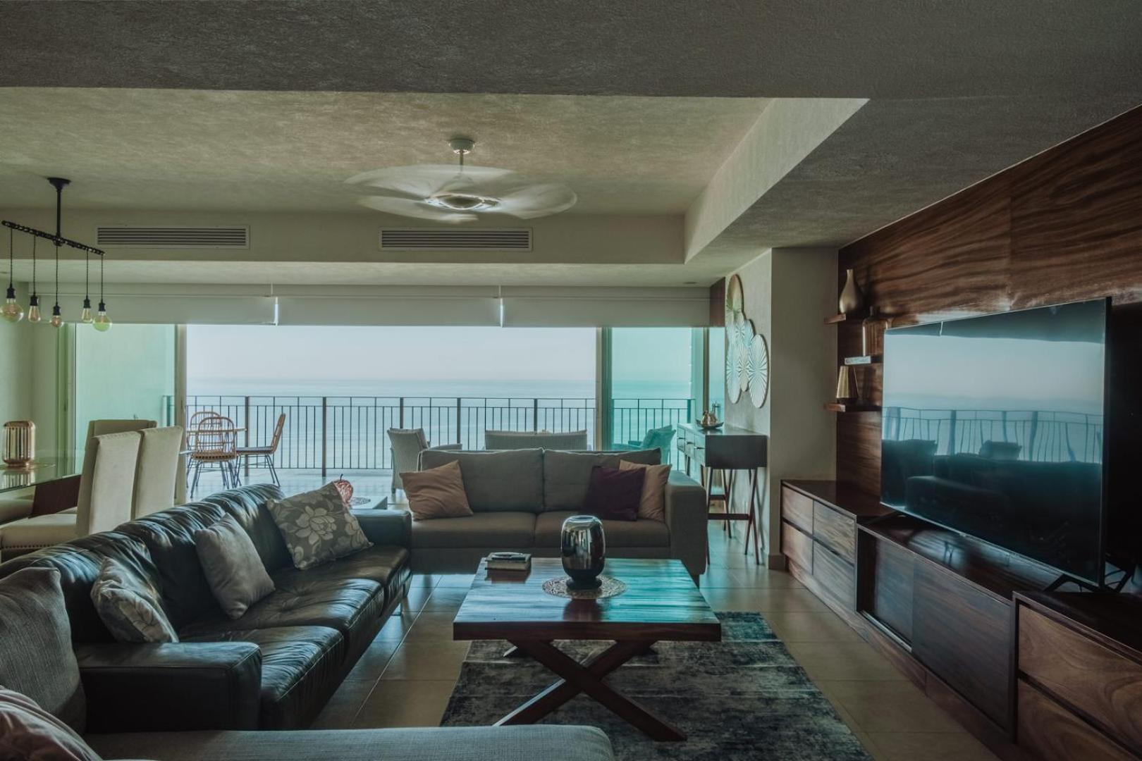 Grand Venetian Beachfront *