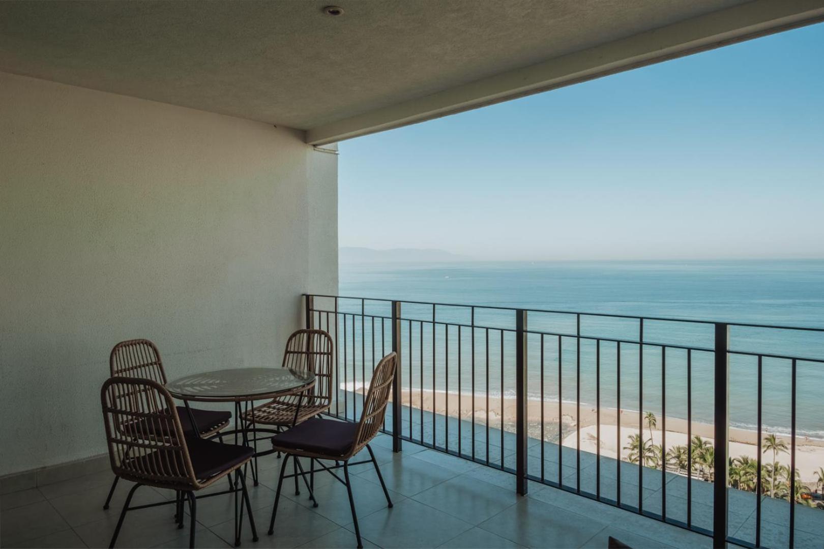 Grand Venetian Beachfront Apartment Puerto Vallarta