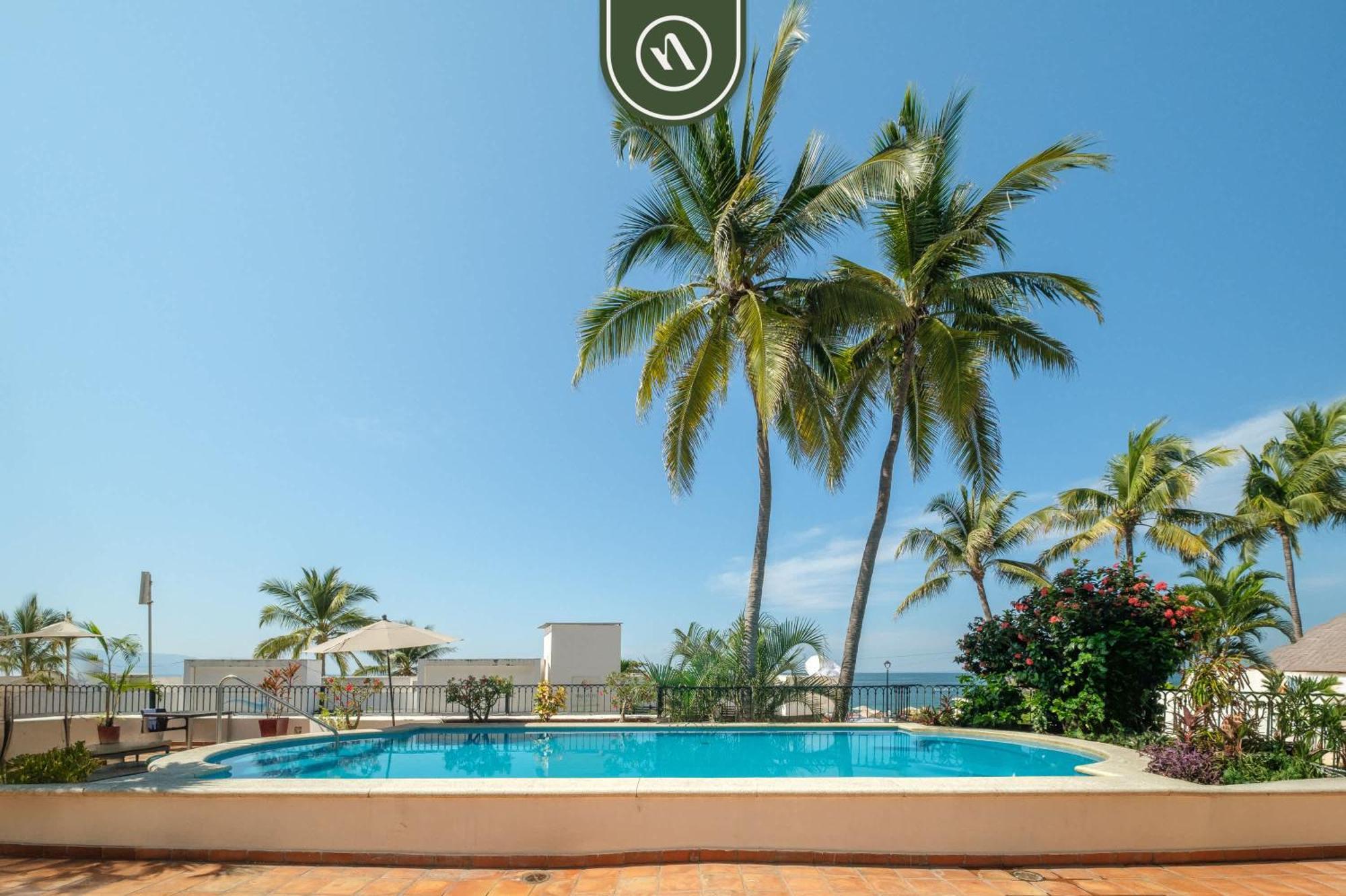 Apartment Amazing 2 Bedroom Overlooking The Pool - Romantic Zone