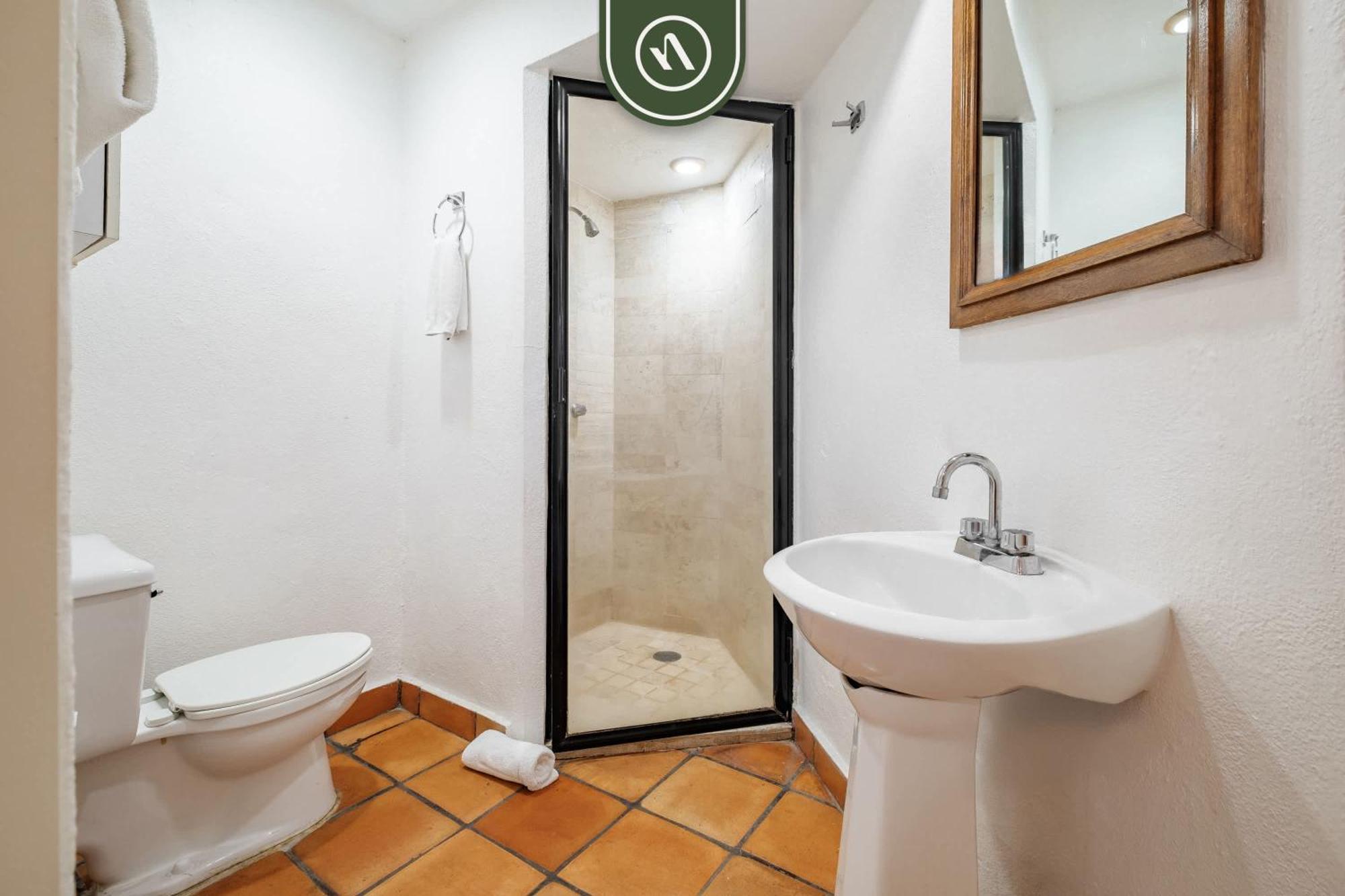 Apartment Amazing 2 Bedroom Overlooking The Pool - Romantic Zone *