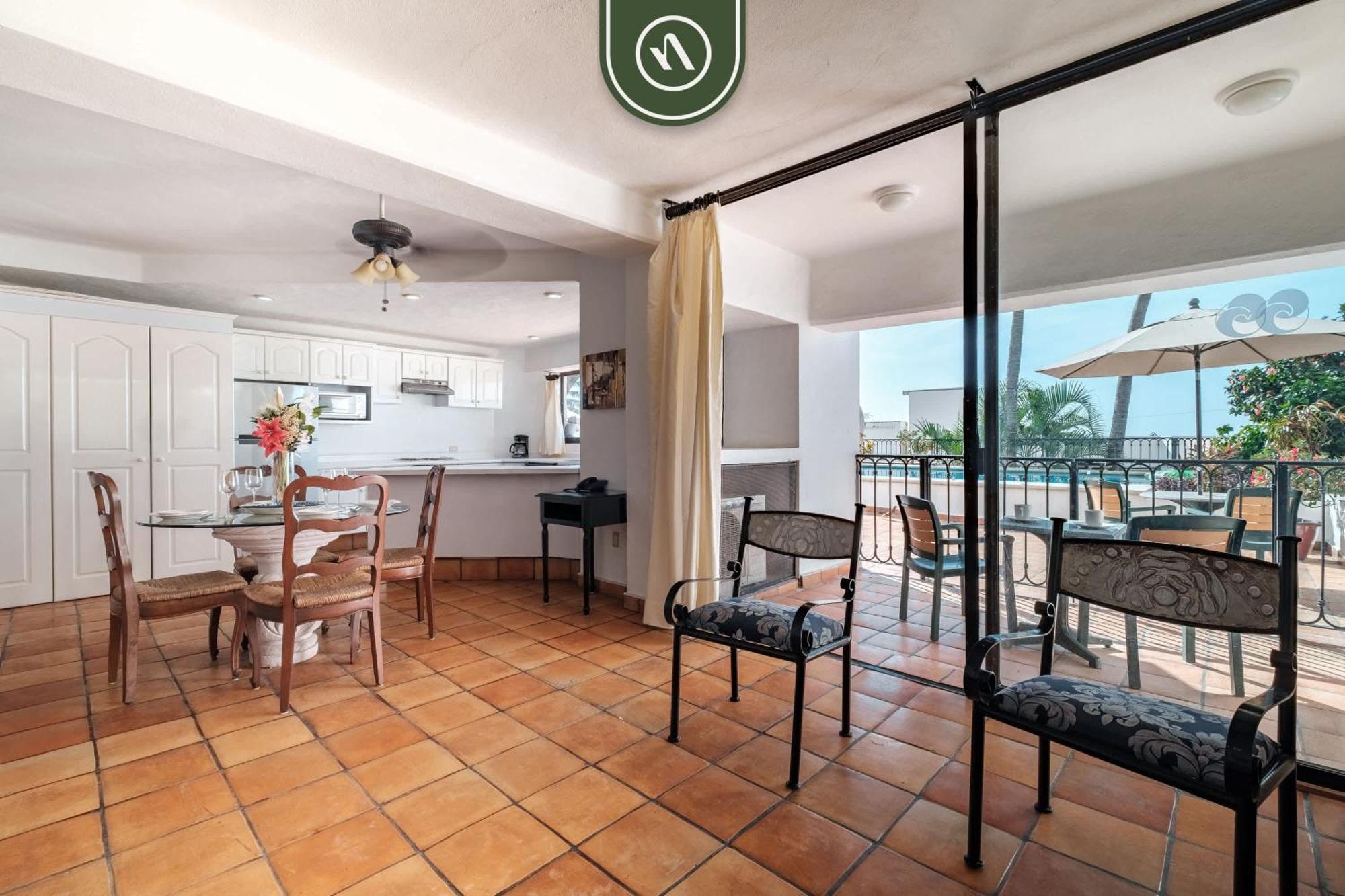Amazing 2 Bedroom Overlooking The Pool - Romantic Zone