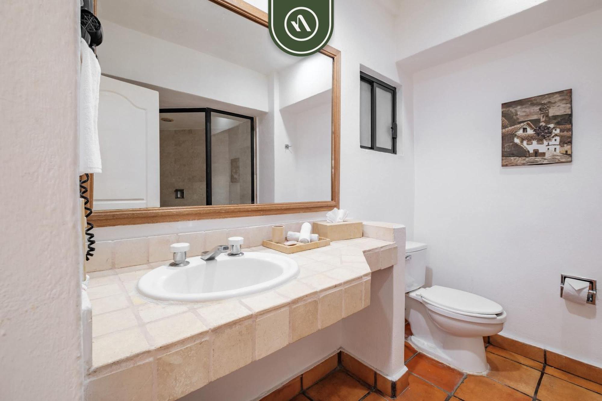Amazing 2 Bedroom Overlooking The Pool - Romantic Zone Apartment