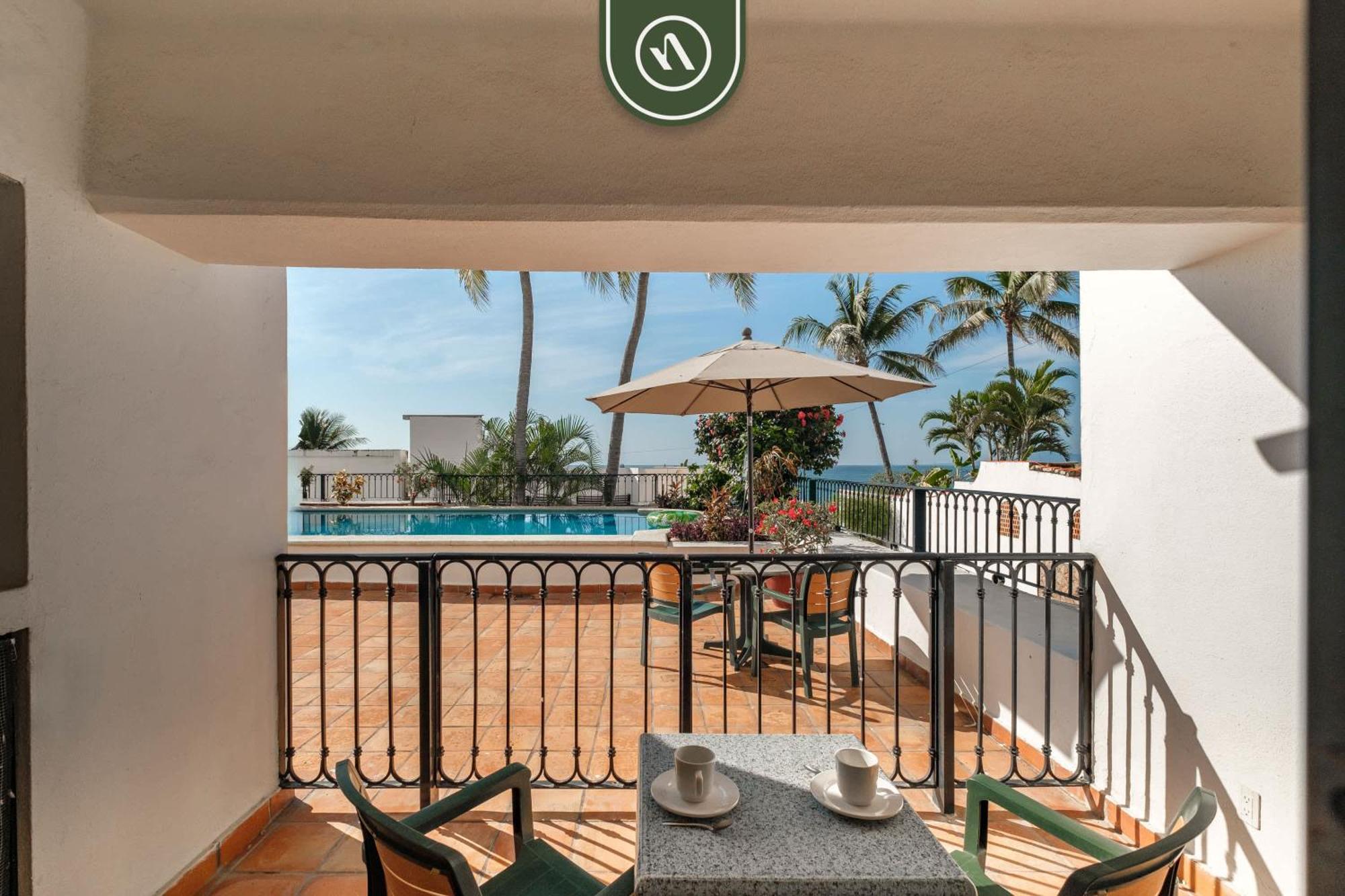 Amazing 2 Bedroom Overlooking The Pool - Romantic Zone Apartment Puerto Vallarta