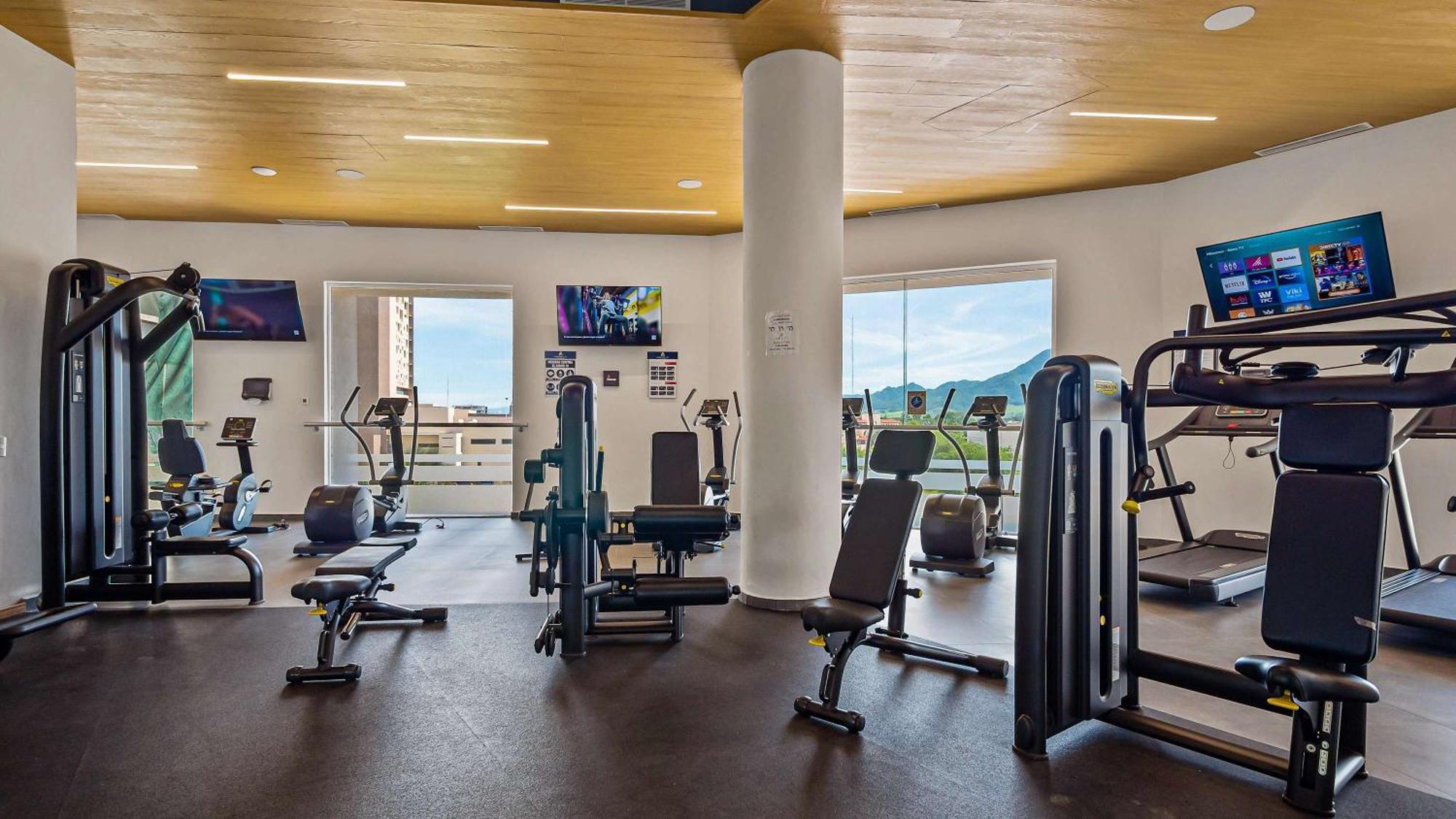 Apartment Oceanfront 1br With Balcony - Sea View & Pools *