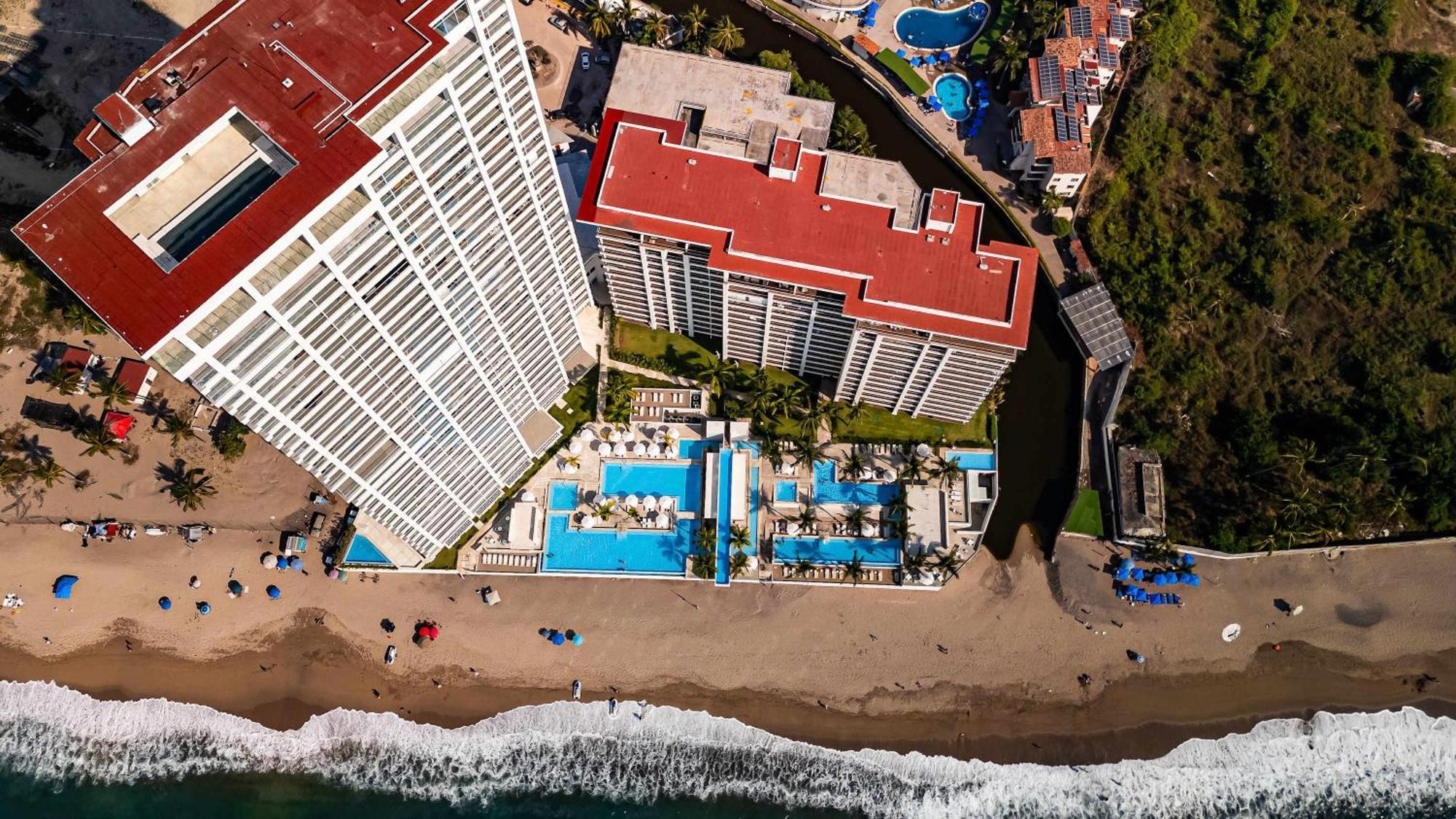 Apartment Oceanfront 1br With Balcony - Sea View & Pools