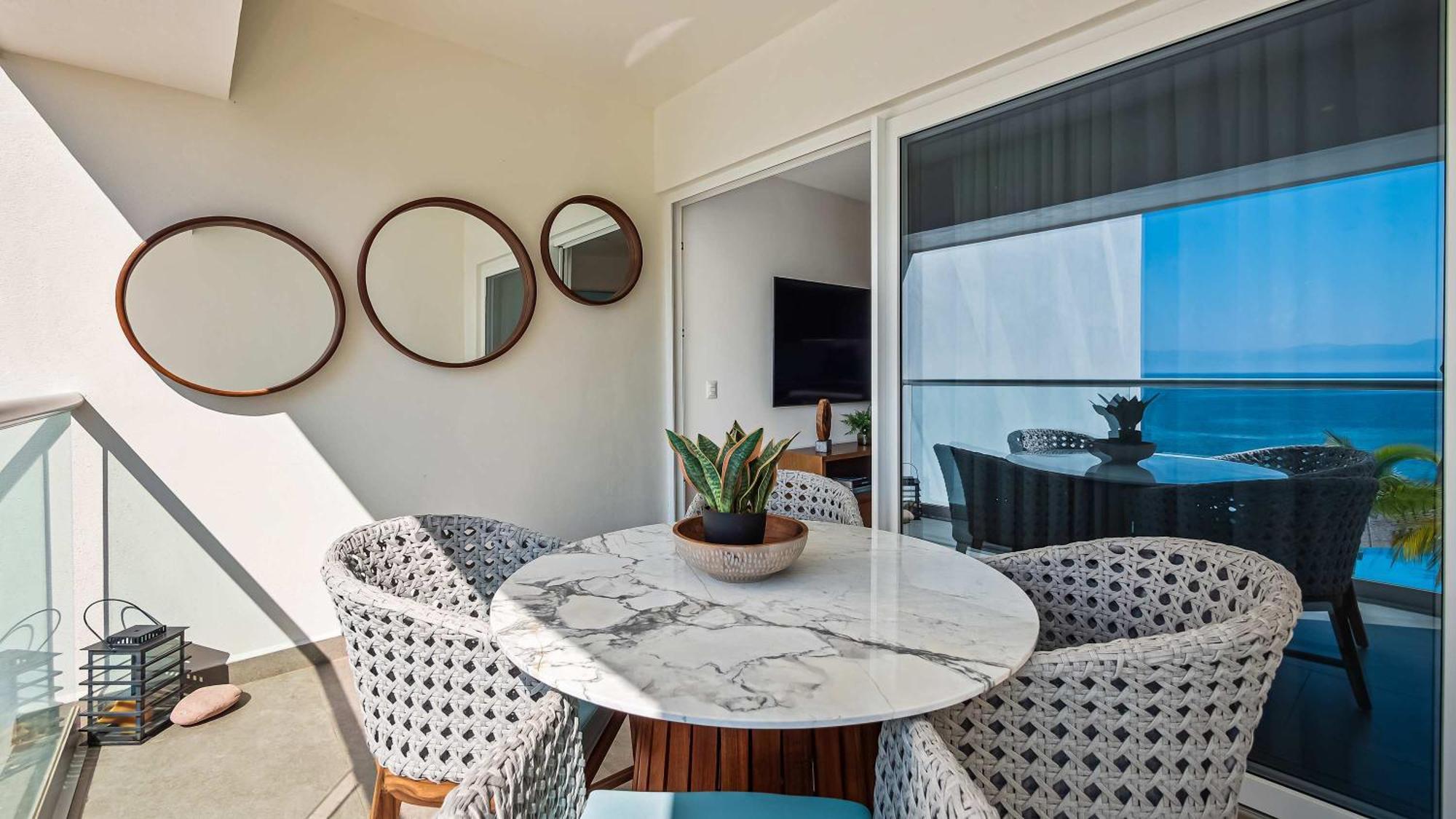 Apartment Oceanfront 1br With Balcony - Sea View & Pools Puerto Vallarta