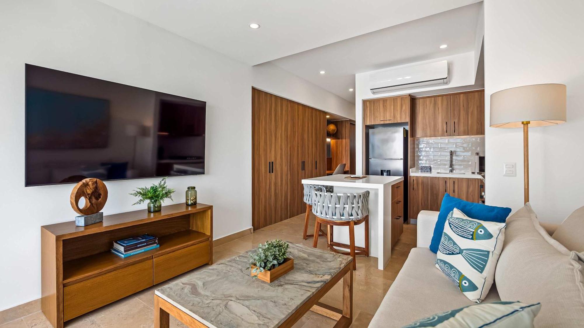 Apartment Oceanfront 1br With Balcony - Sea View & Pools